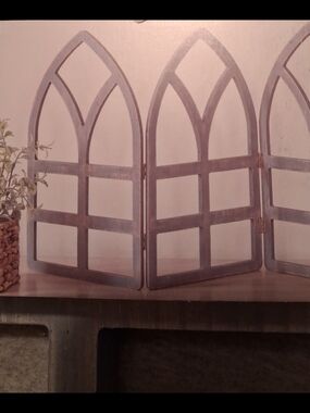 Arched Three-Panel  Display - Gray